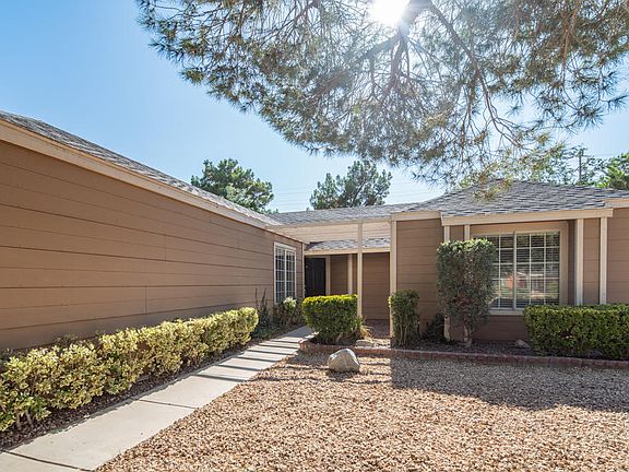 4th image of 45941 Desert Springs Dr