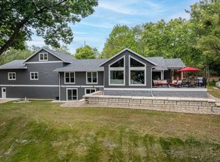 S9152 Dam Heights Rd, Prairie Du Sac, WI 53578