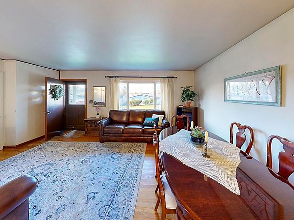 3rd image of 484 Lawnview Dr