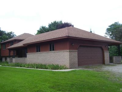 1185 E Gunn Rd, Rochester, MI, 48306