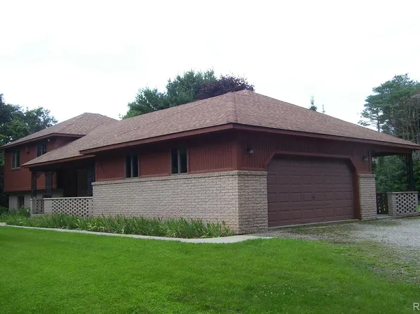 1185 E Gunn Rd, Rochester, MI 48306