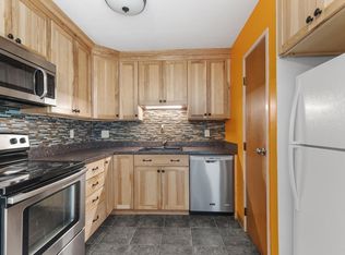 9 Chapel Hill Dr APT 10, Plymouth, MA 02360