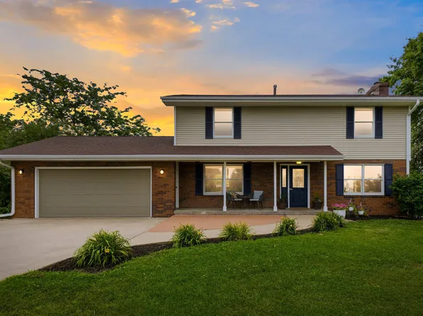 15633 Estate Ln, Peosta, IA 52068