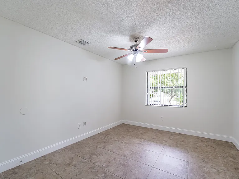 Oakwood Apartments — Photo 9