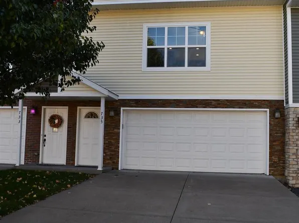 735 Cox Ct, Le Claire, IA 52753