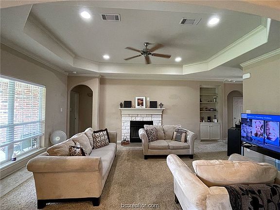 4th image of 3922 Lambermont Dr