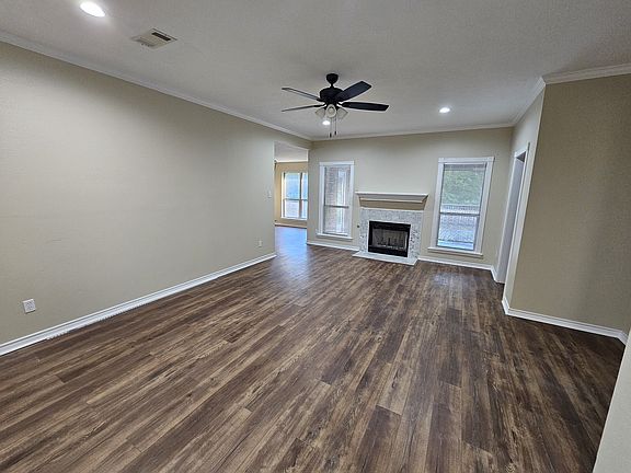 5th image of 2110 Red River Dr