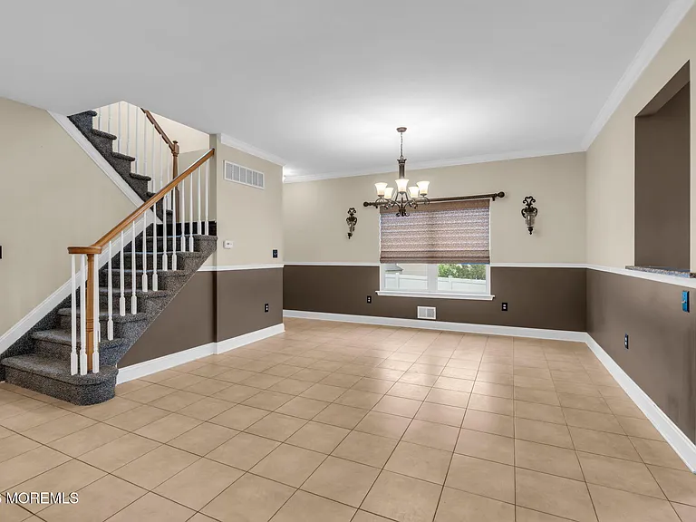 12 Sanford St — Photo 5