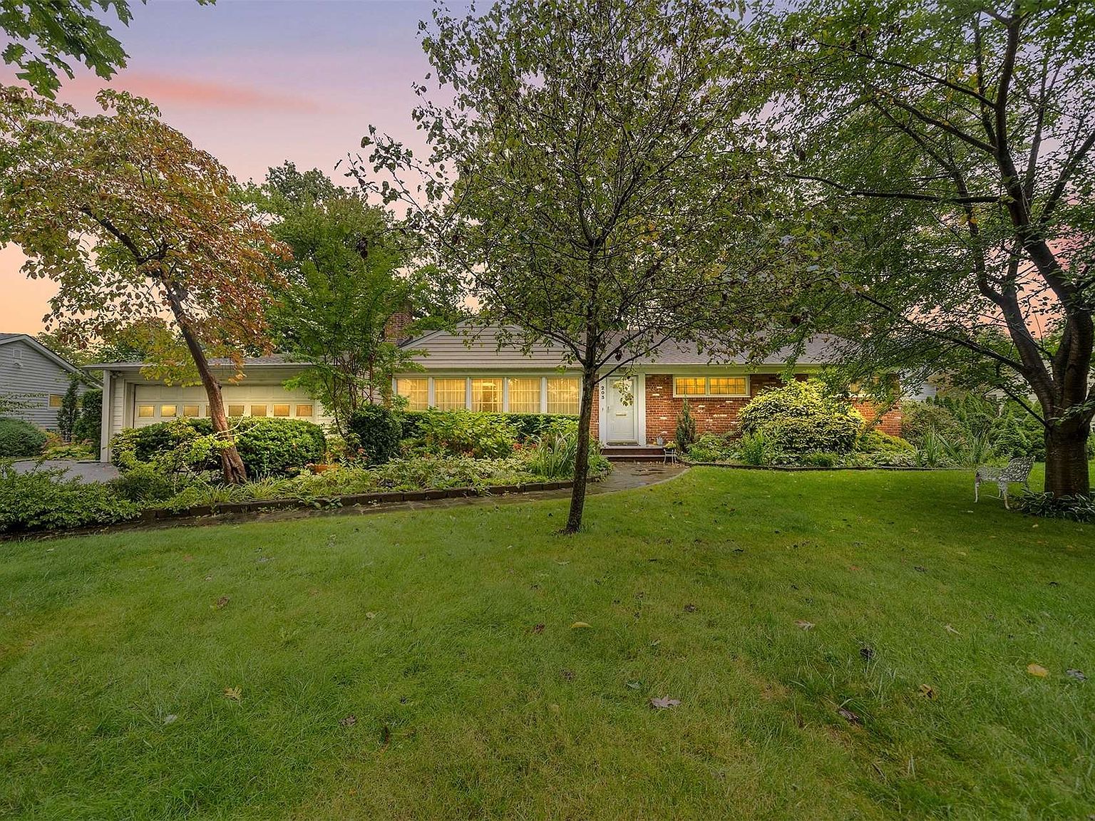 203 Round Hill Road, Roslyn Heights, NY 11577 Zillow