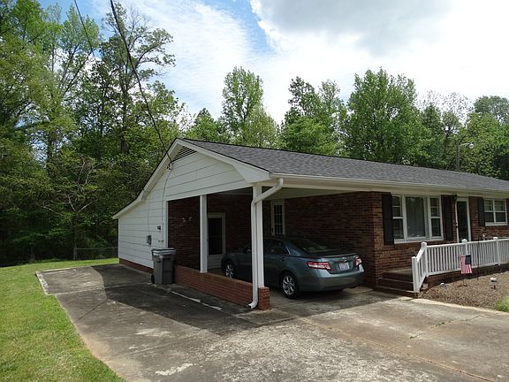 3rd image of 804 Honeywood Ln