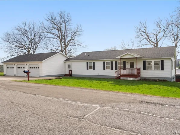 8 Walker Rd, Silver Lake, NY 14530