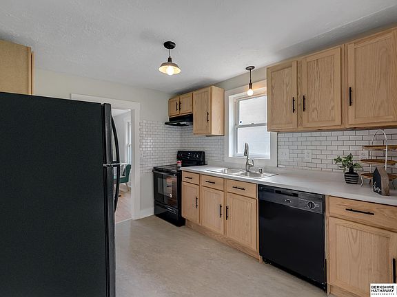 3rd image of 6201 Blondo St