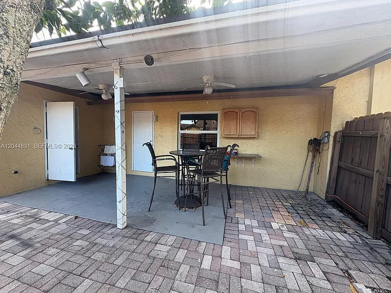 4402 NW 5th Ave — Photo 6