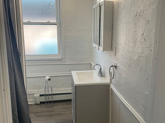 3rd image of 189 Kendall Ave #3
