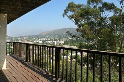 3 Balconie  w/Views