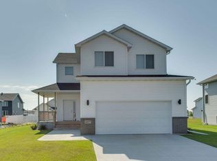 6797 28th St S, Fargo, ND 58104