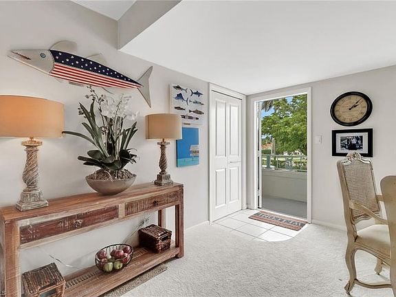 5th image of 383 Harbour DR #204
