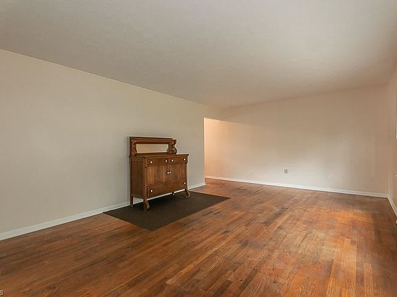 4th image of 7557 Holly Dr