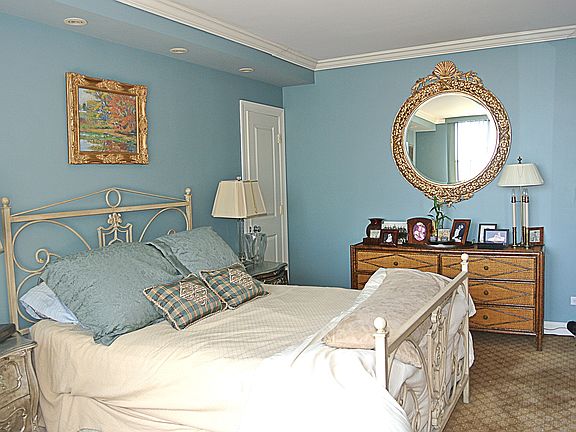 5th image of 26910 Grand Central Pkwy APT 22R