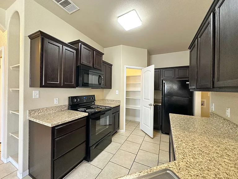 4601 Cambridge Dr — Photo 10