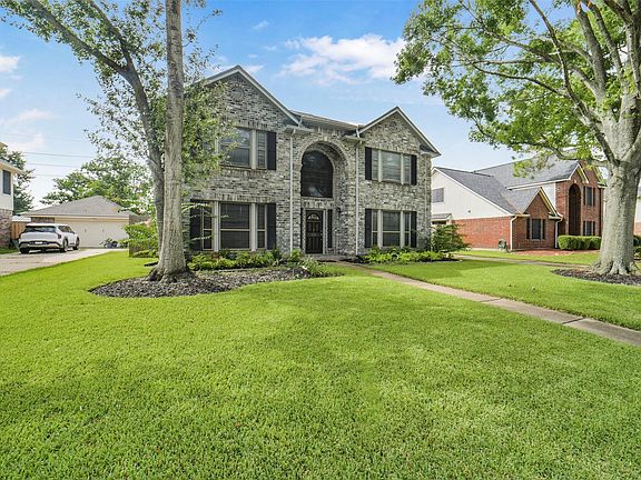 2nd image of 126 Shadow Wood Dr