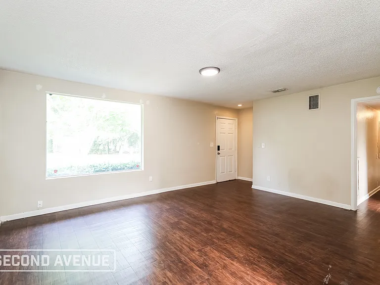 1320 Bretta St — Photo 2