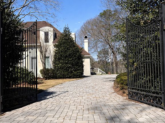 2nd image of 8360 Jett Ferry Rd