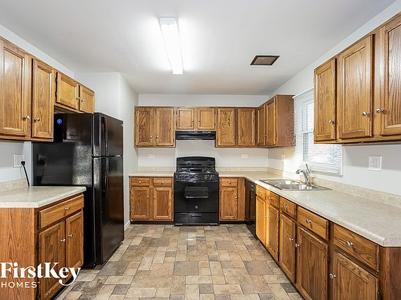 4th image of 565 Franklin Ave