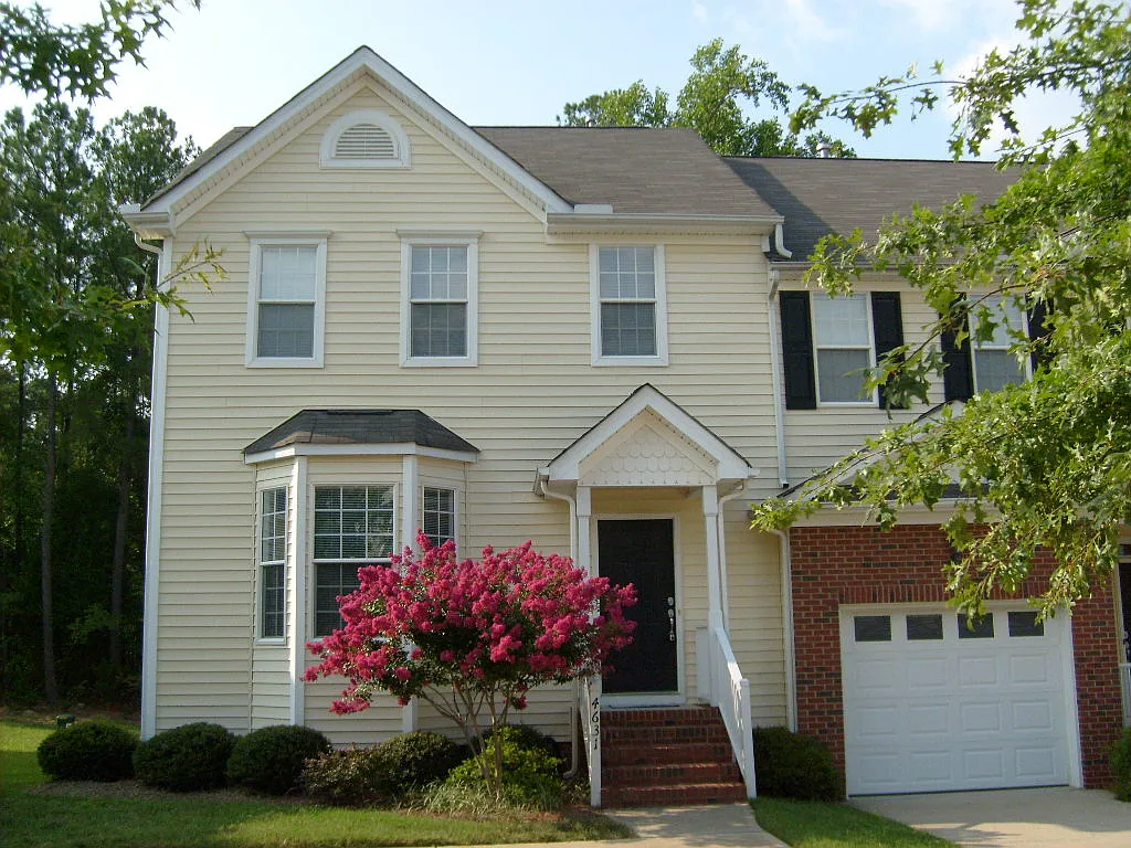Beautiful two story townhome! — Photo 1