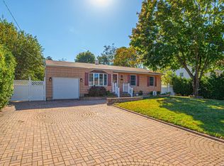 244 Massachusetts Ave, Bay Shore, NY 11706