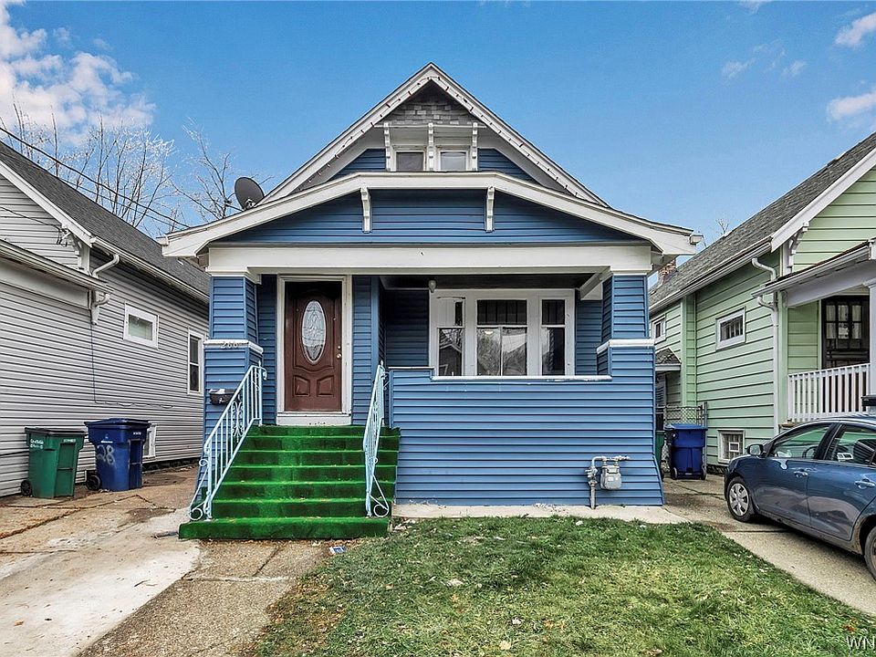 1st image of 266 Roslyn St