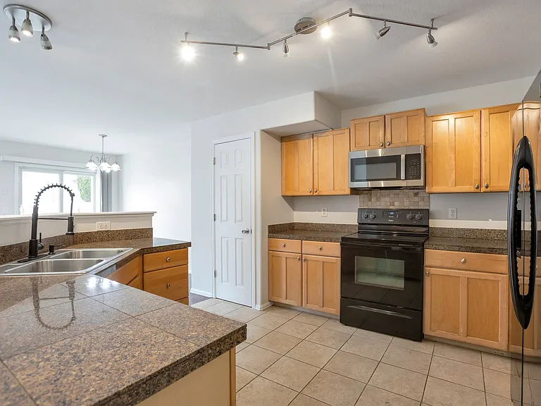 1254 S Zeno Way #E — Photo 5