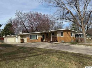 6011 Meadowbrook Ln, Lincoln, NE 68510