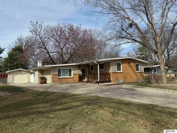 6011 Meadowbrook Ln, Lincoln, NE 68510