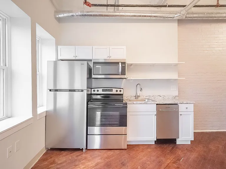 Multi-family building - Center City — Photo 19