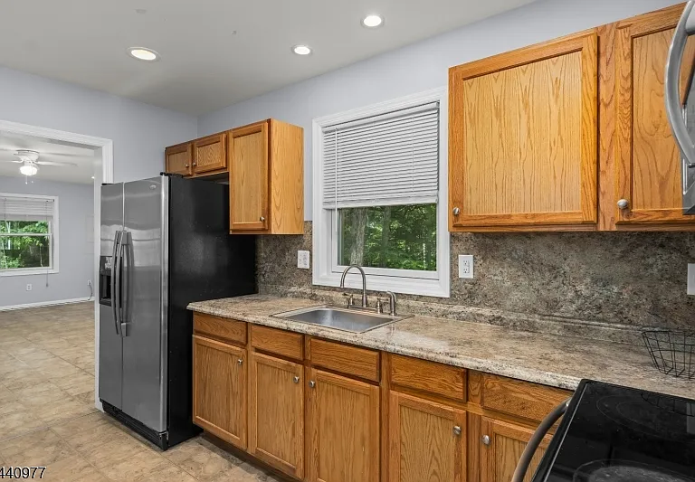 4 Gordon Ln — Photo 9