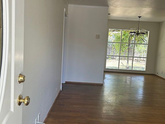 2nd image of 215 E Churchill St