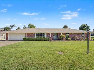 706 W Will Rogers Dr, Rogers, AR 72756