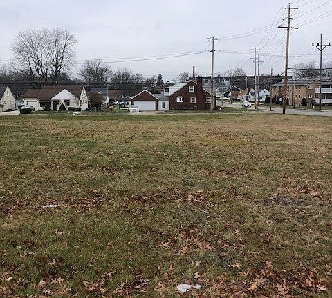 4th image of E Maple St