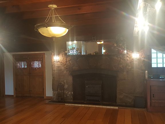 3rd image of 209 E Park Ave