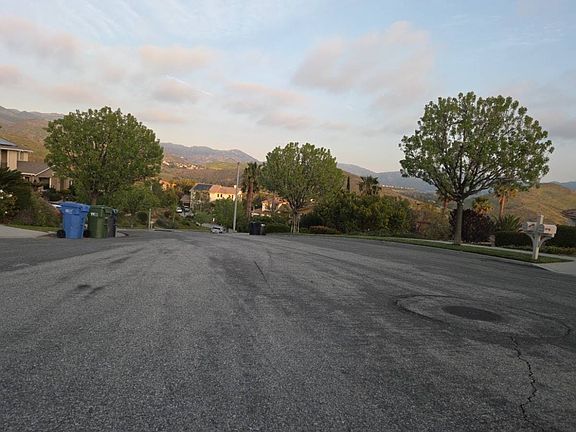 4th image of 4998 Thorn Ridge Ct