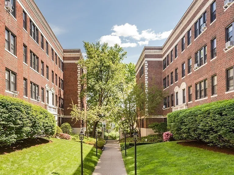 145 Englewood Ave #33 — Photo 36