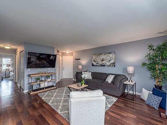 5th image of 264 Jennifer Ln #3