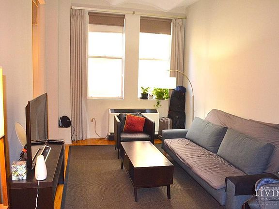 3rd image of 9 Barrow St APT 6C