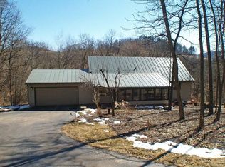 N1428 Red Oaks Dr, La Crosse, WI 54601