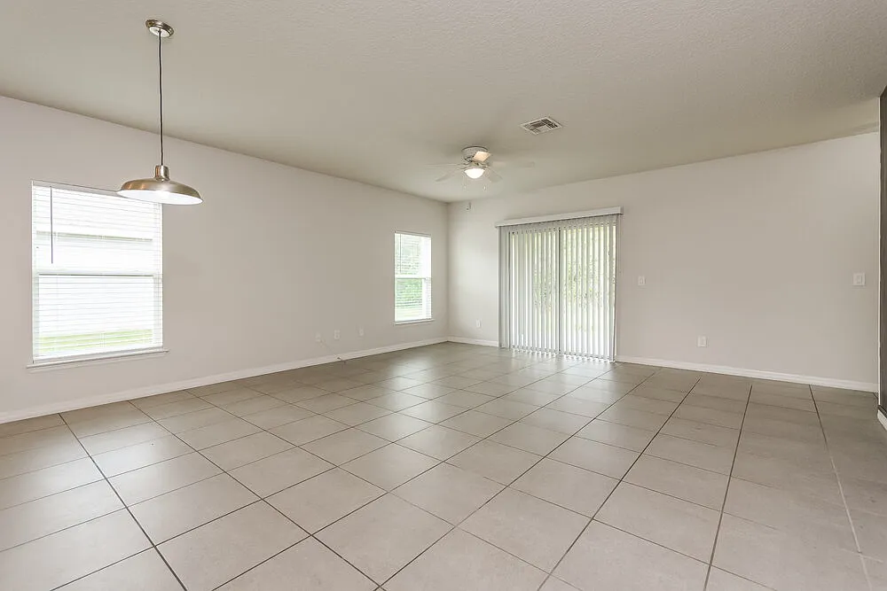 4 bed, 2.0 bath, 1661 sqft, $2,060 — Photo 4