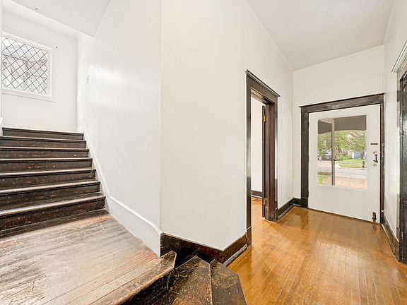 3rd image of 514 E Park Ave