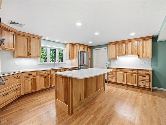 4th image of 711 Chicopee Row
