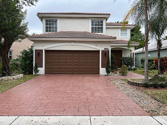 2nd image of 7833 NW 70th Ave
