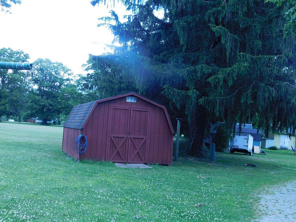 2nd image of 72 Priest Ln NE